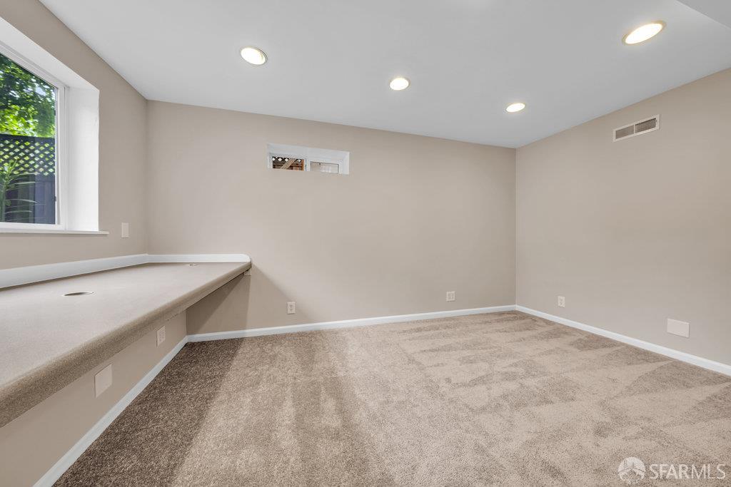 Oakland, California 94610, United States, 3 Bedrooms Bedrooms, ,2 BathroomsBathrooms,Residential,Contingent,154950