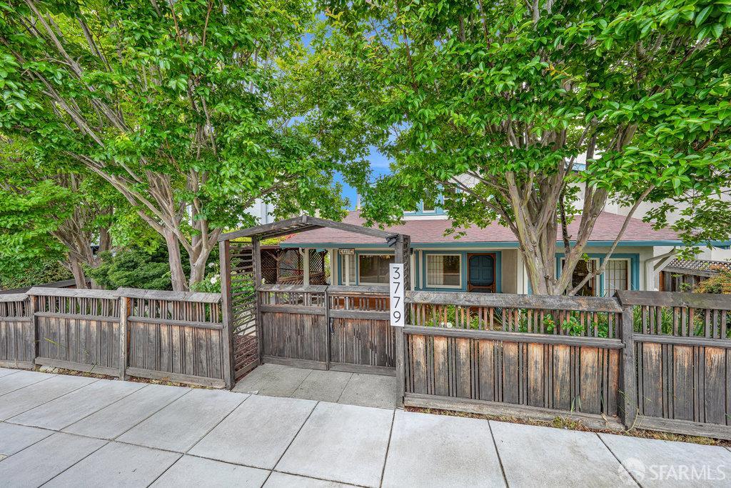 Oakland, California 94610, United States, 3 Bedrooms Bedrooms, ,2 BathroomsBathrooms,Residential,Contingent,154950