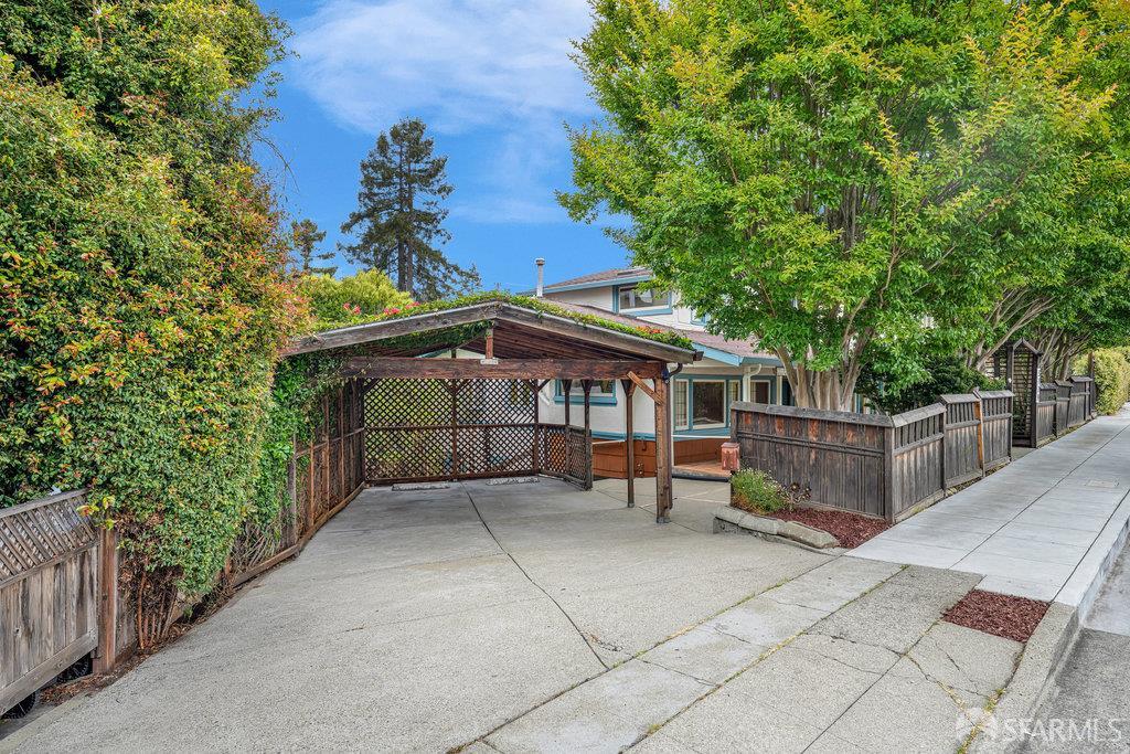 Oakland, California 94610, United States, 3 Bedrooms Bedrooms, ,2 BathroomsBathrooms,Residential,Contingent,154950