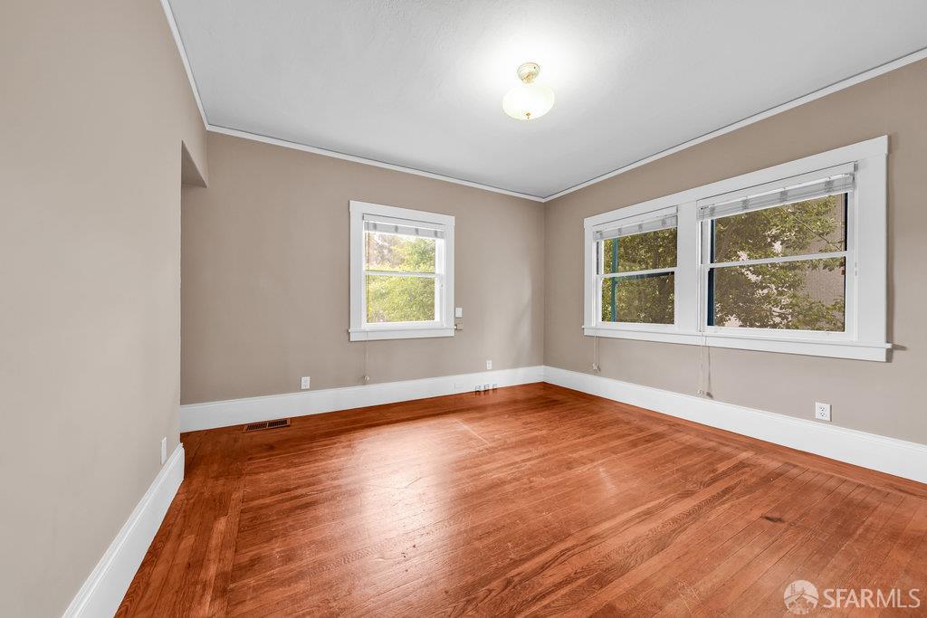 Oakland, California 94610, United States, 3 Bedrooms Bedrooms, ,2 BathroomsBathrooms,Residential,Contingent,154950