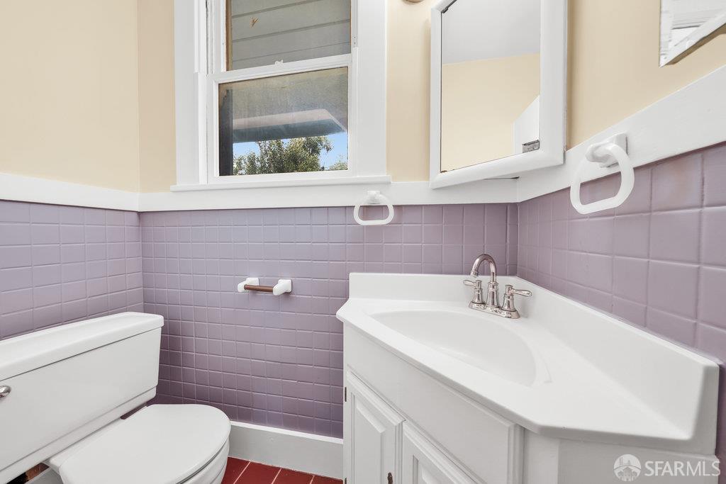 Oakland, California 94610, United States, 3 Bedrooms Bedrooms, ,2 BathroomsBathrooms,Residential,Contingent,154950