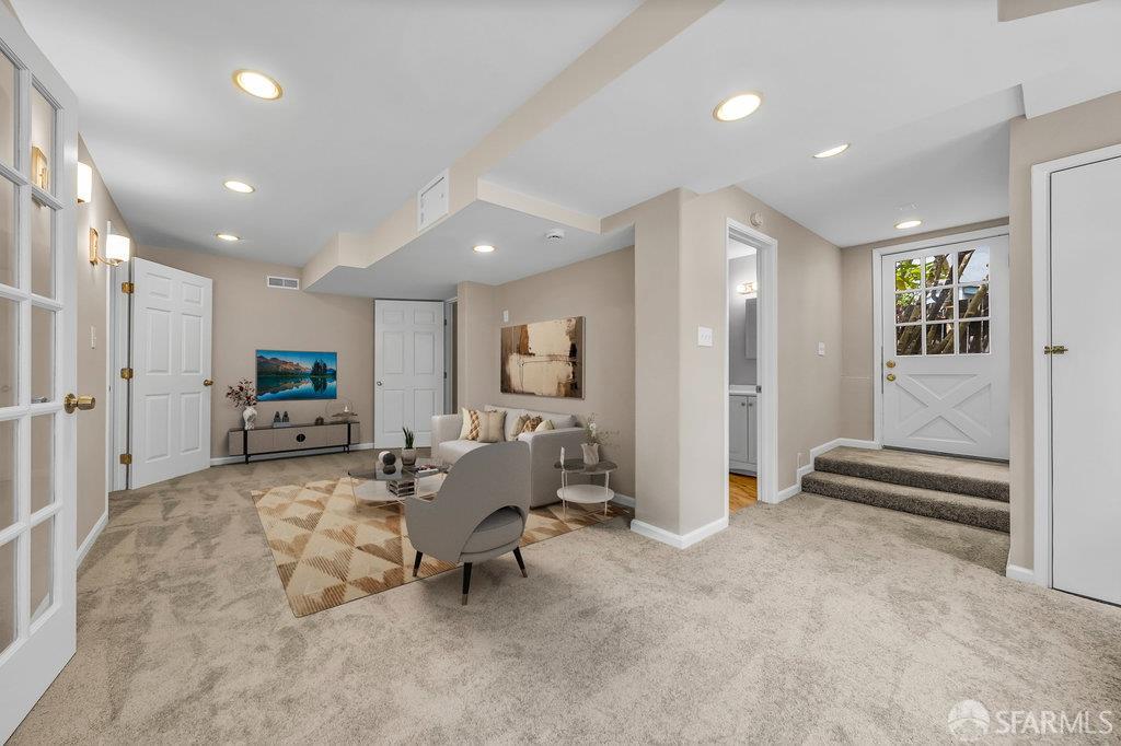 Oakland, California 94610, United States, 3 Bedrooms Bedrooms, ,2 BathroomsBathrooms,Residential,Contingent,154950