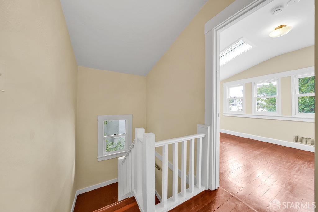 Oakland, California 94610, United States, 3 Bedrooms Bedrooms, ,2 BathroomsBathrooms,Residential,Contingent,154950