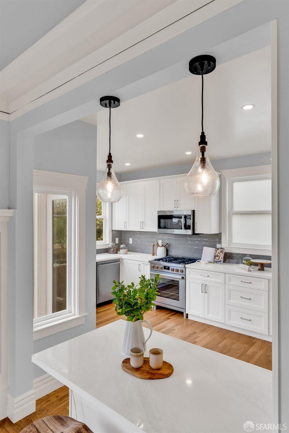 San Francisco, California 94127, United States, 4 Bedrooms Bedrooms, ,4 BathroomsBathrooms,Residential,Pending,111042