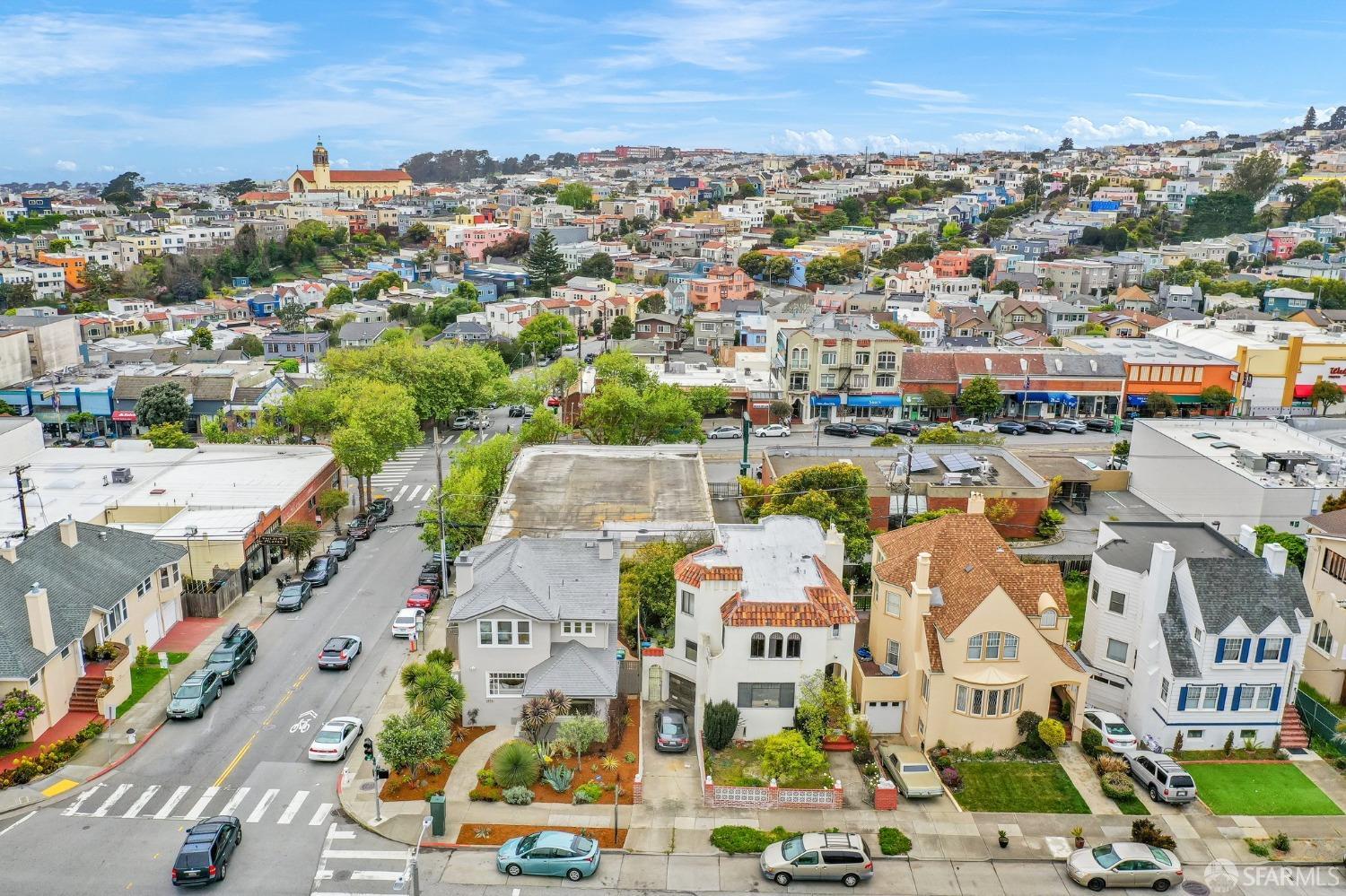 San Francisco, California 94127, United States, 4 Bedrooms Bedrooms, ,4 BathroomsBathrooms,Residential,Pending,111042