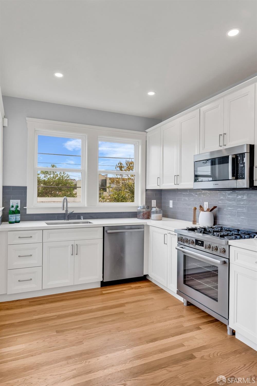 San Francisco, California 94127, United States, 4 Bedrooms Bedrooms, ,4 BathroomsBathrooms,Residential,Pending,111042