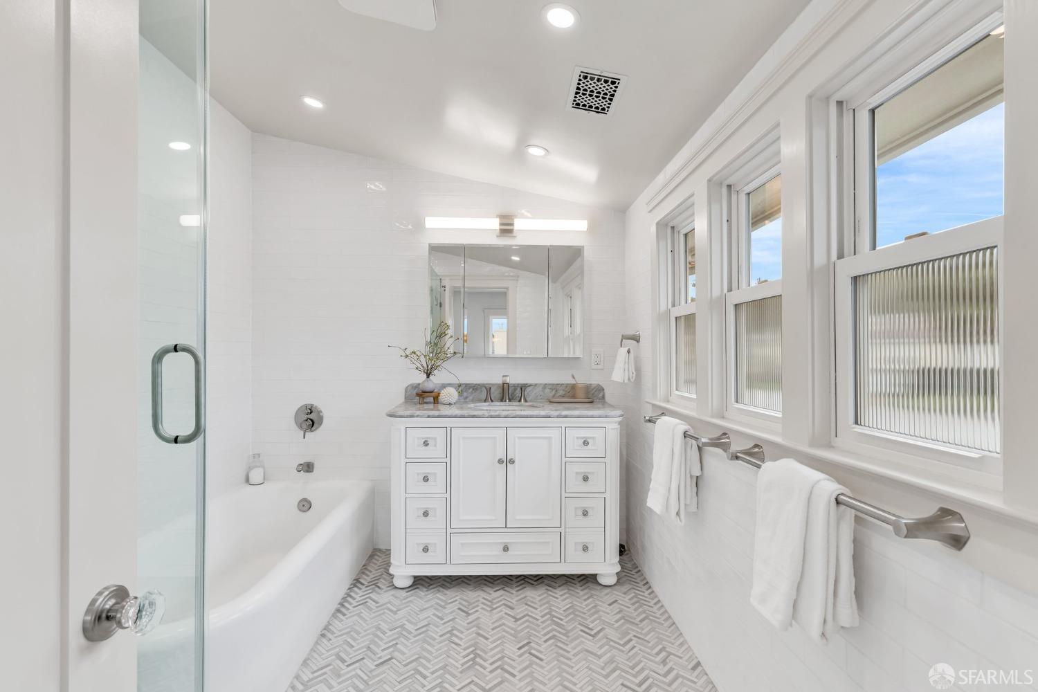 San Francisco, California 94127, United States, 4 Bedrooms Bedrooms, ,4 BathroomsBathrooms,Residential,Pending,111042