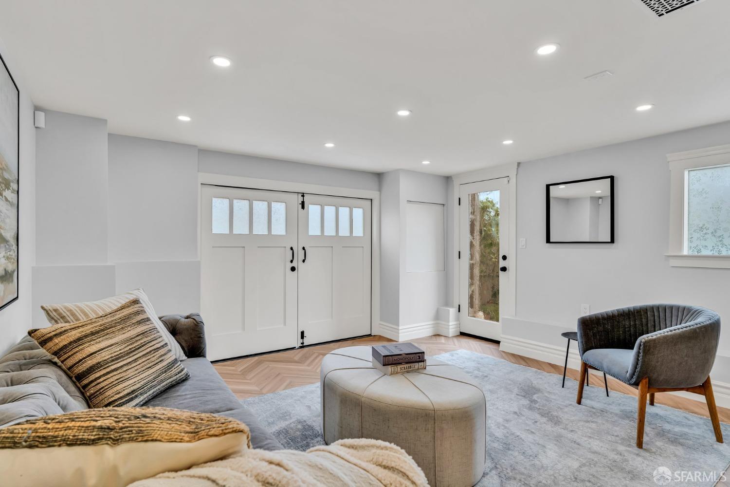 San Francisco, California 94127, United States, 4 Bedrooms Bedrooms, ,4 BathroomsBathrooms,Residential,Pending,111042