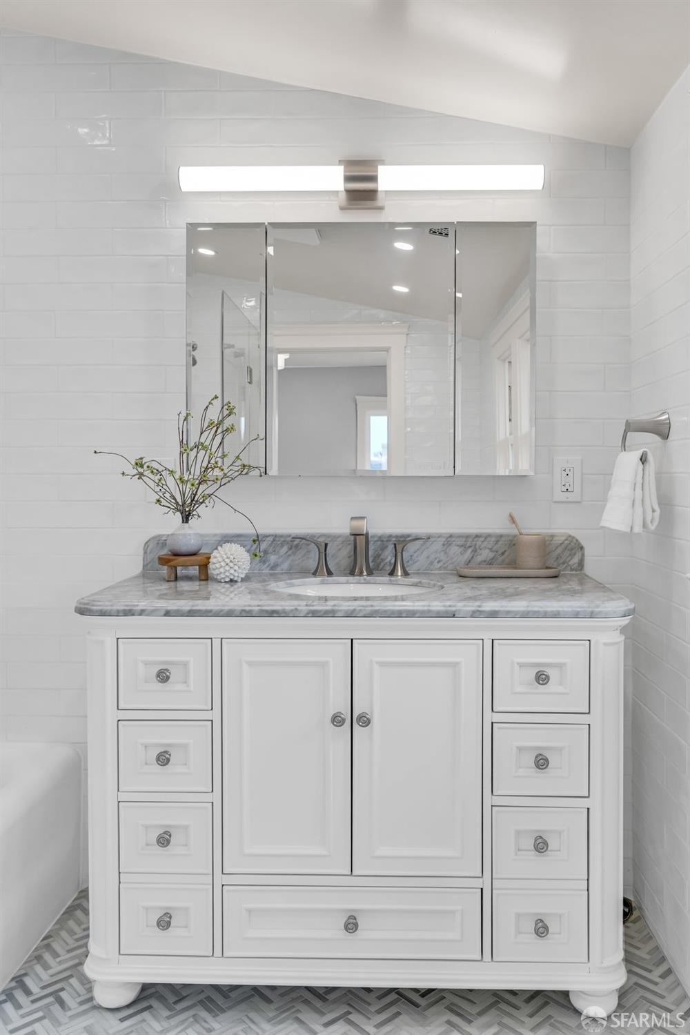 San Francisco, California 94127, United States, 4 Bedrooms Bedrooms, ,4 BathroomsBathrooms,Residential,Pending,111042