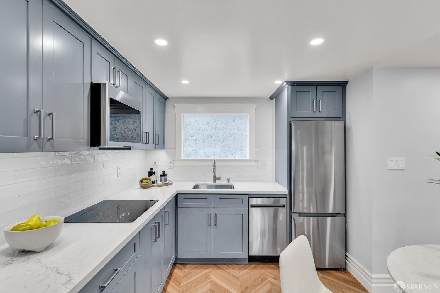 San Francisco, California 94127, United States, 4 Bedrooms Bedrooms, ,4 BathroomsBathrooms,Residential,Pending,111042