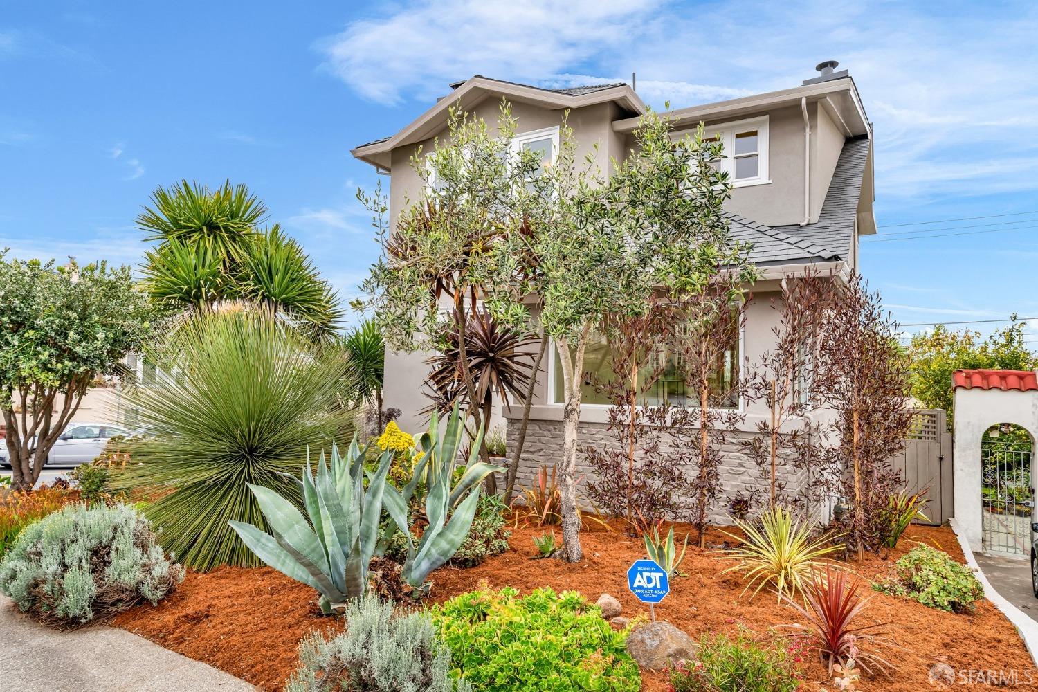 San Francisco, California 94127, United States, 4 Bedrooms Bedrooms, ,4 BathroomsBathrooms,Residential,Pending,111042