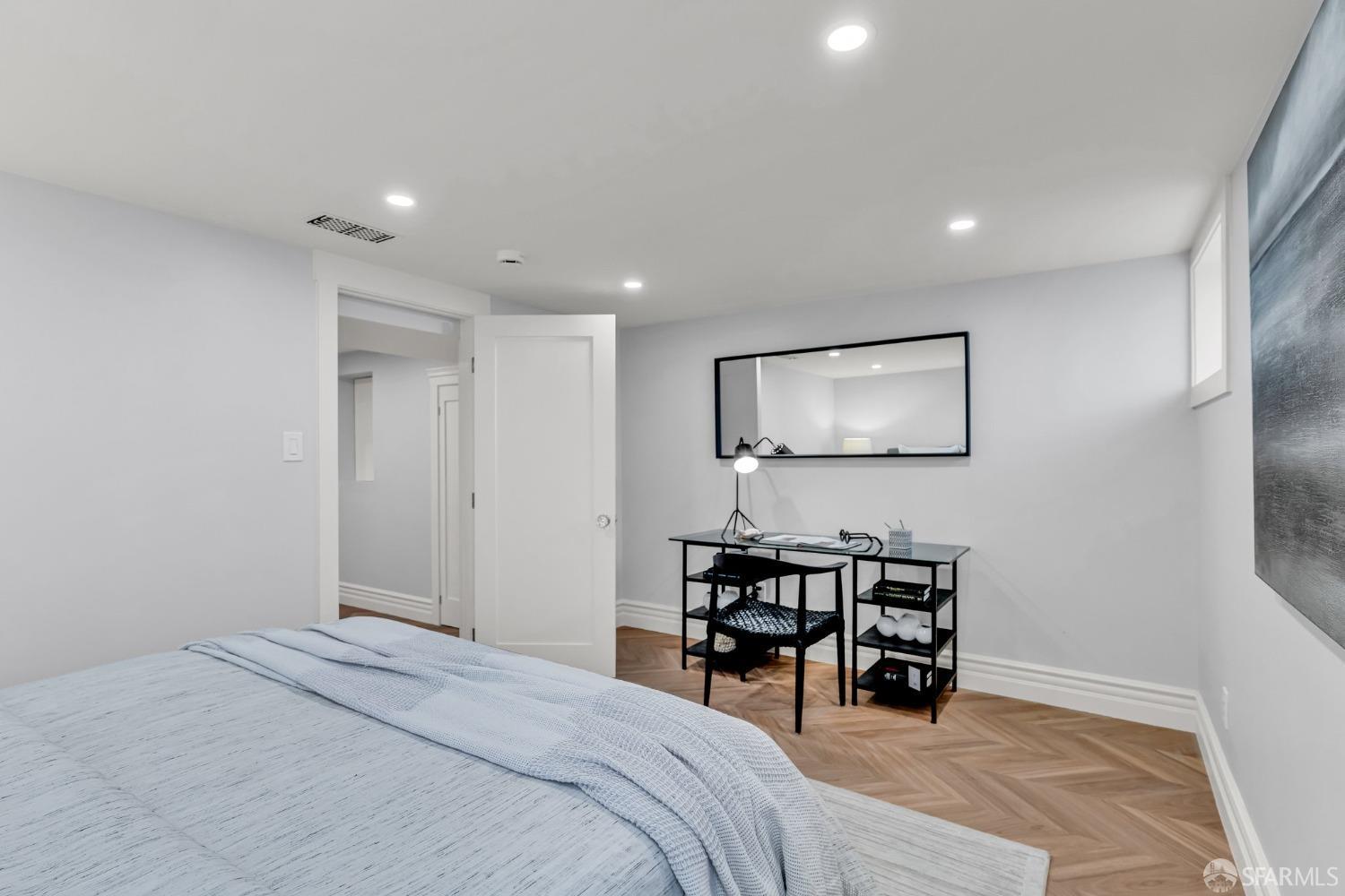 San Francisco, California 94127, United States, 4 Bedrooms Bedrooms, ,4 BathroomsBathrooms,Residential,Pending,111042