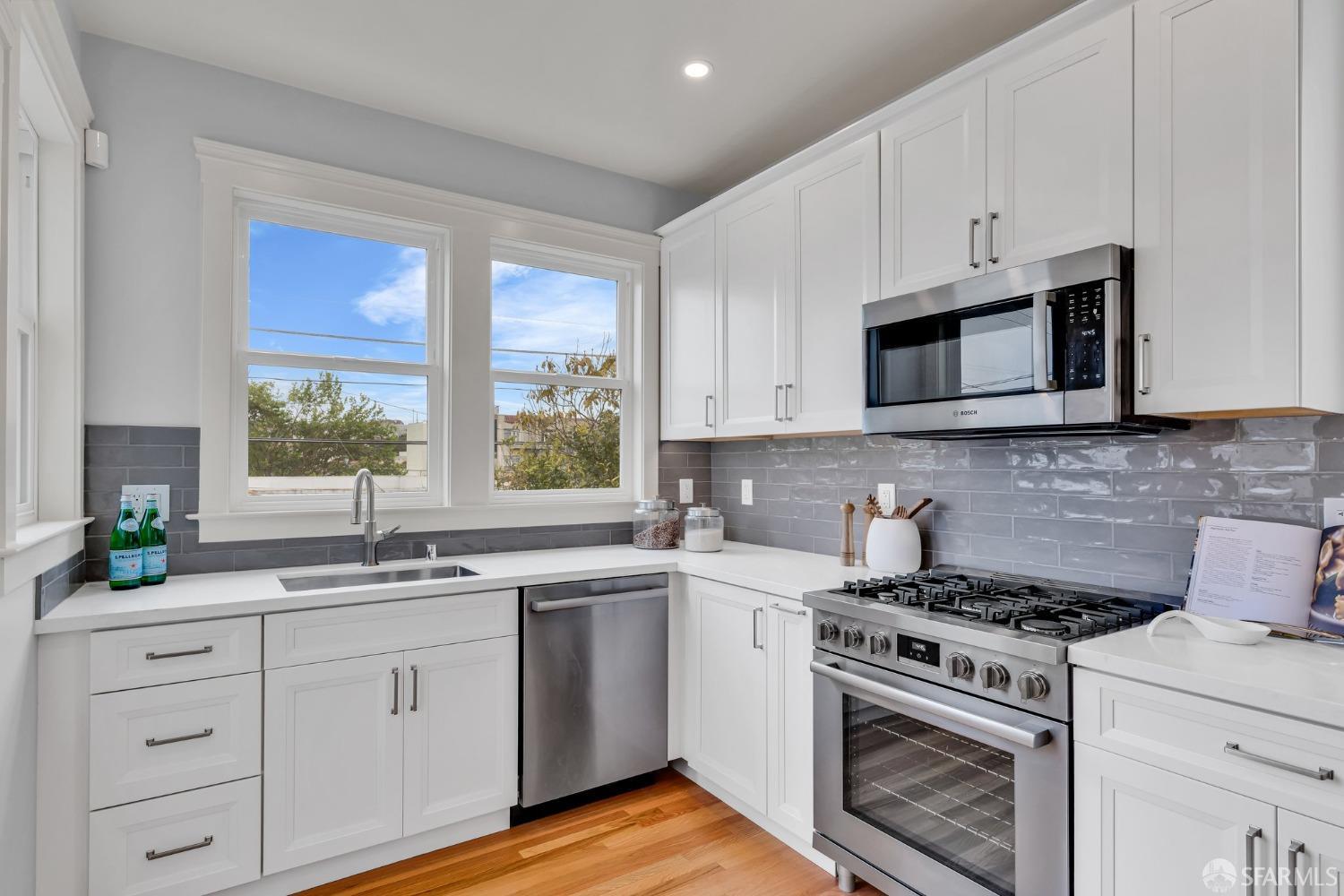 San Francisco, California 94127, United States, 4 Bedrooms Bedrooms, ,4 BathroomsBathrooms,Residential,Pending,111042