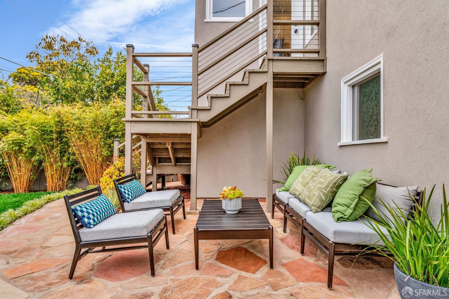 San Francisco, California 94127, United States, 4 Bedrooms Bedrooms, ,4 BathroomsBathrooms,Residential,Pending,111042