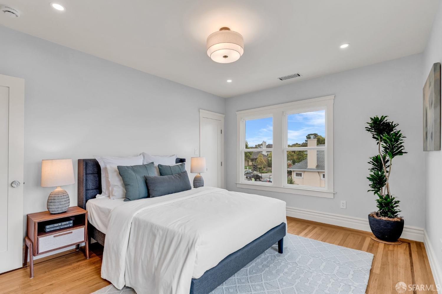 San Francisco, California 94127, United States, 4 Bedrooms Bedrooms, ,4 BathroomsBathrooms,Residential,Pending,111042