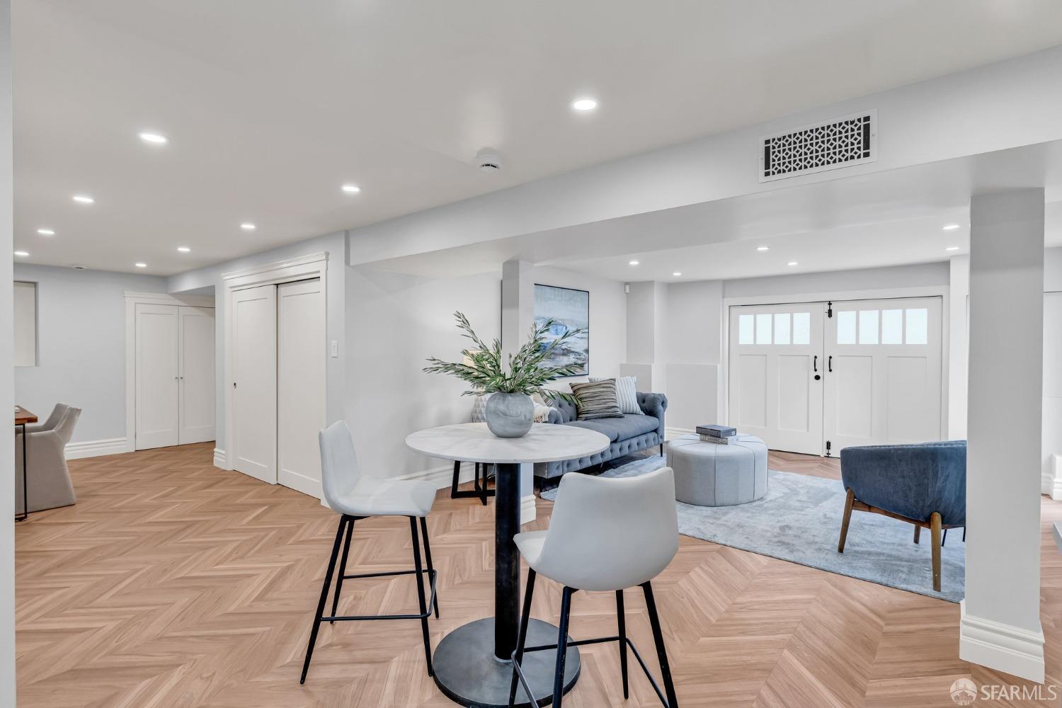 San Francisco, California 94127, United States, 4 Bedrooms Bedrooms, ,4 BathroomsBathrooms,Residential,Pending,111042