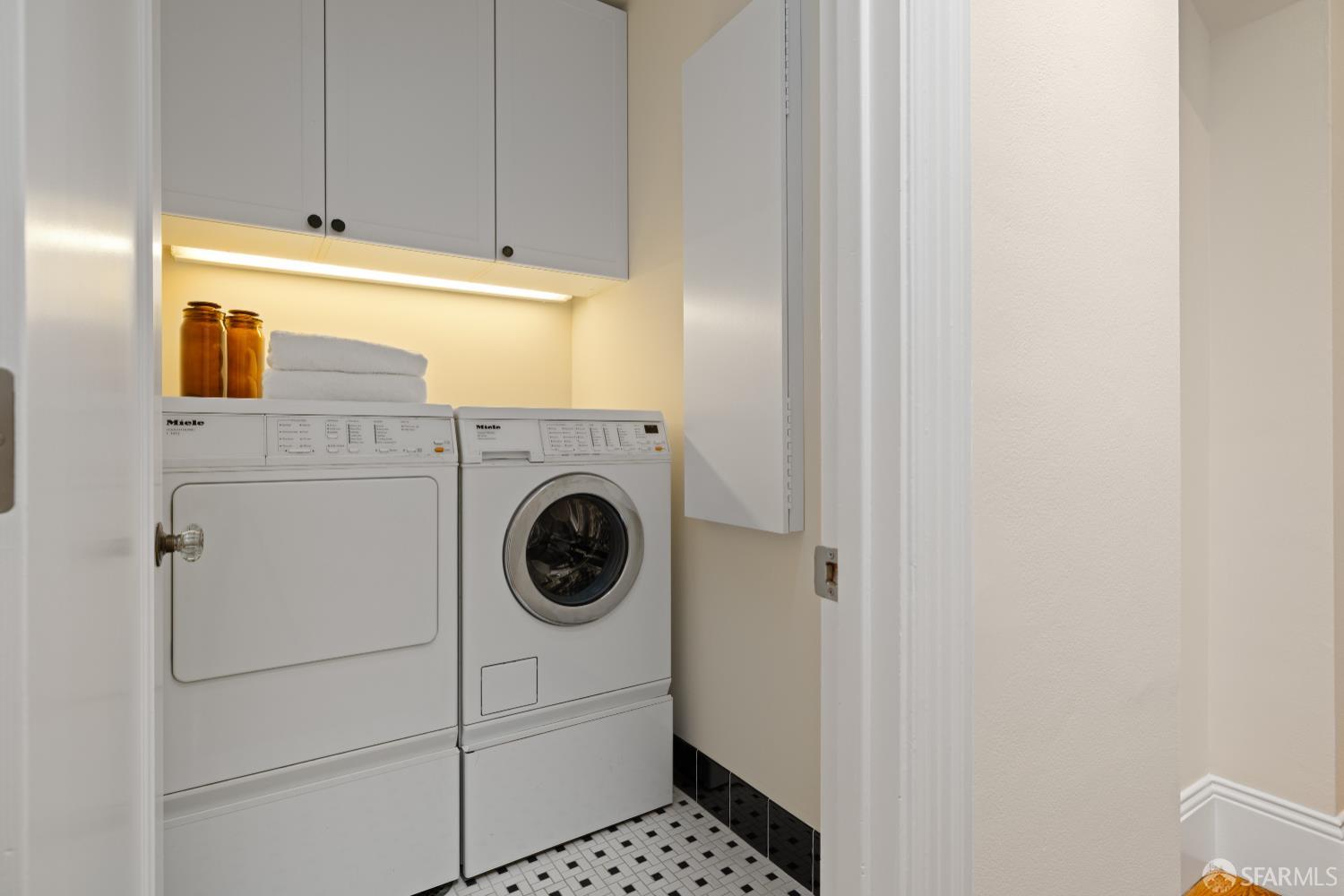 San Francisco, California 94116, United States, 3 Bedrooms Bedrooms, ,2 BathroomsBathrooms,Residential,Pending,216094