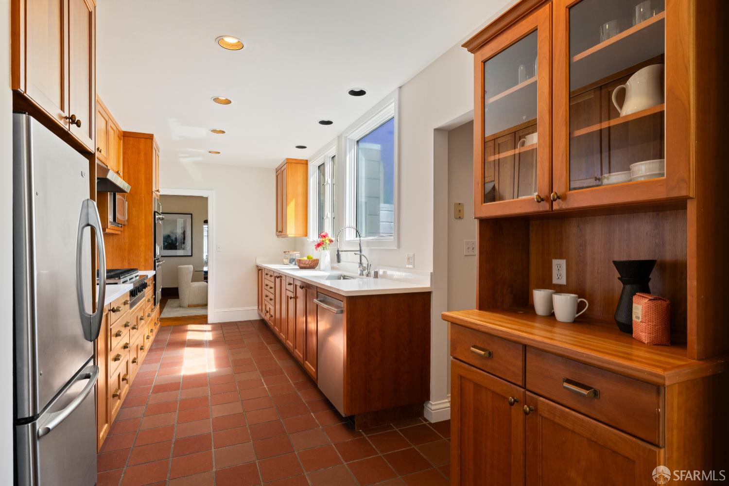 San Francisco, California 94116, United States, 3 Bedrooms Bedrooms, ,2 BathroomsBathrooms,Residential,Pending,216094