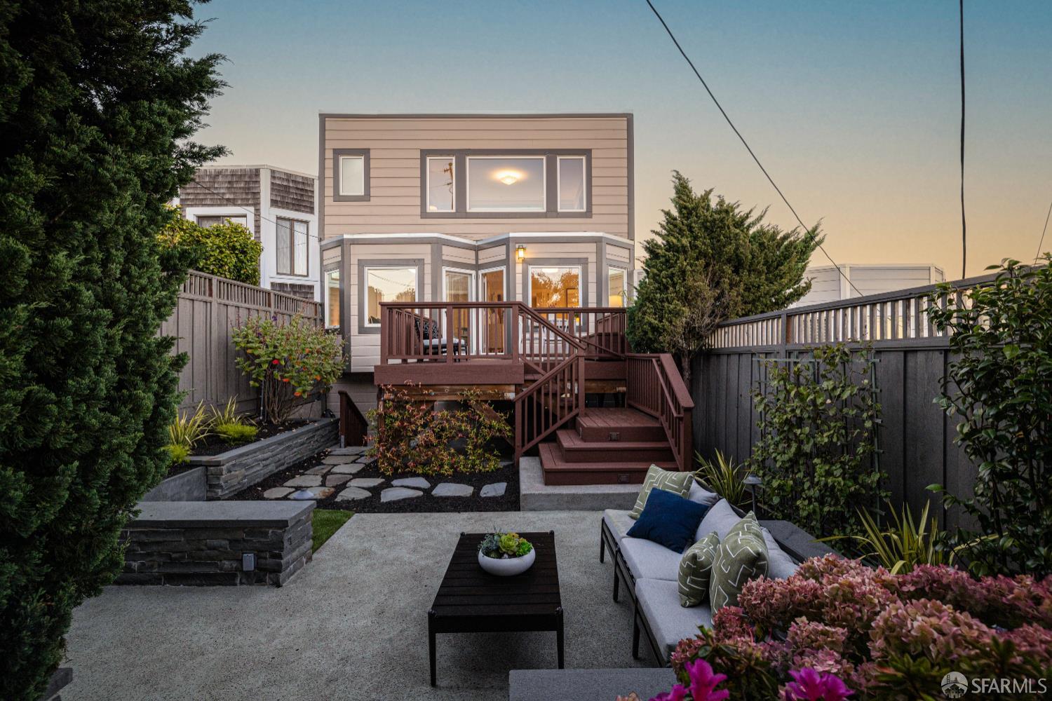 San Francisco, California 94116, United States, 3 Bedrooms Bedrooms, ,2 BathroomsBathrooms,Residential,Pending,216094