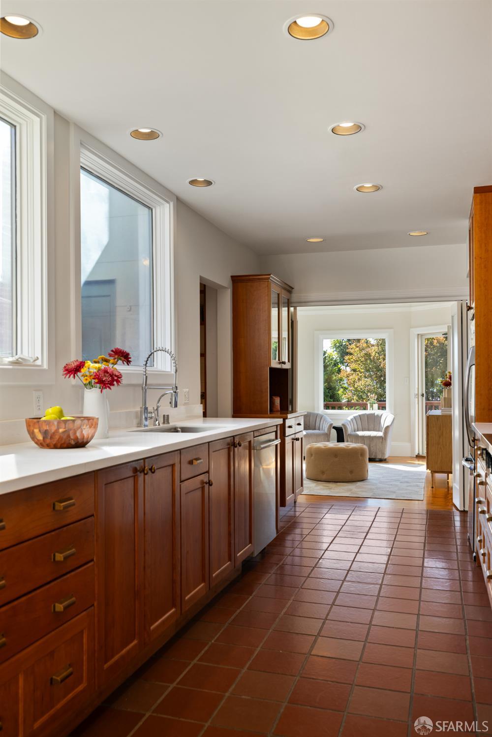 San Francisco, California 94116, United States, 3 Bedrooms Bedrooms, ,2 BathroomsBathrooms,Residential,Pending,216094