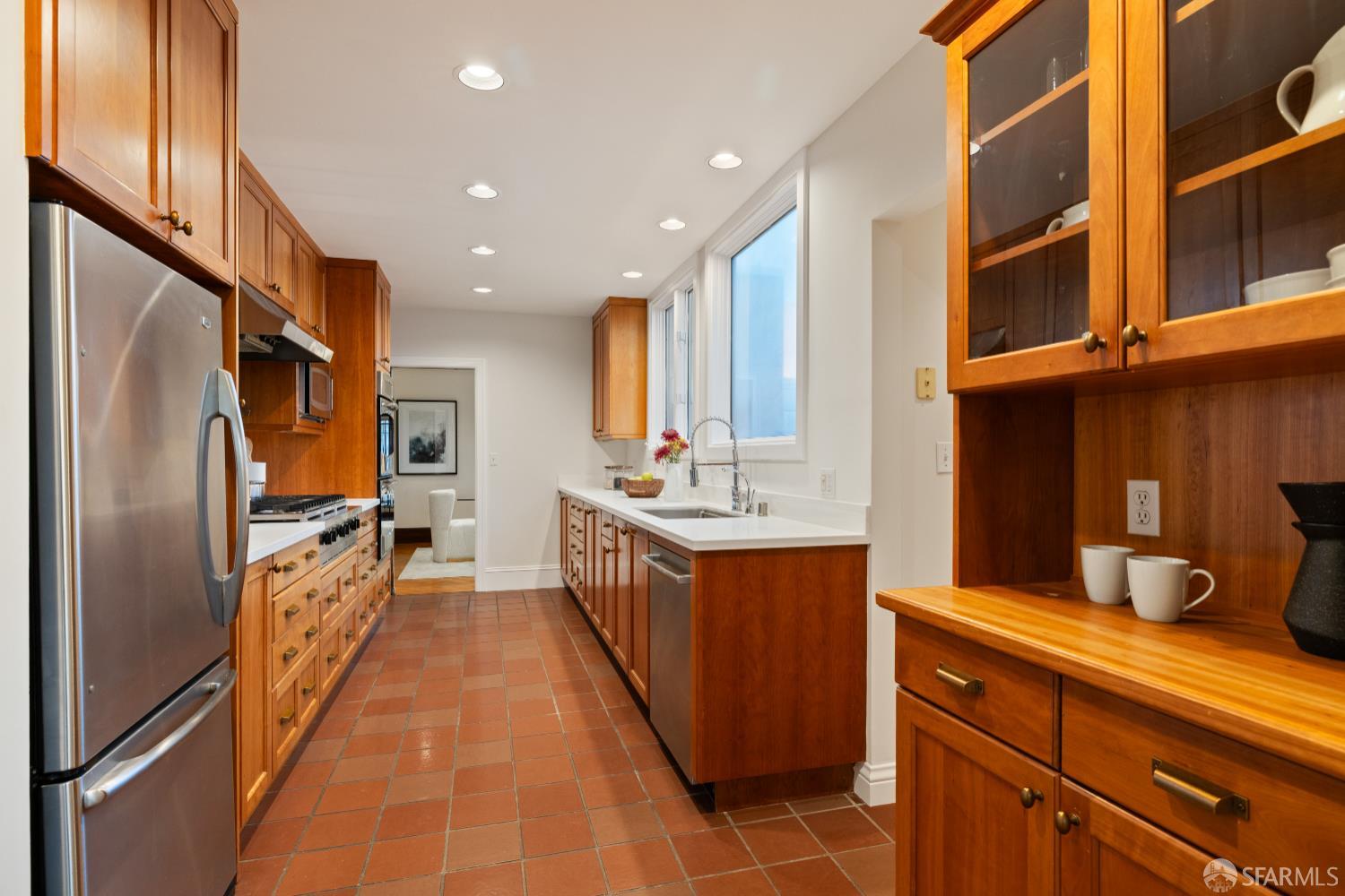 San Francisco, California 94116, United States, 3 Bedrooms Bedrooms, ,2 BathroomsBathrooms,Residential,Pending,216094