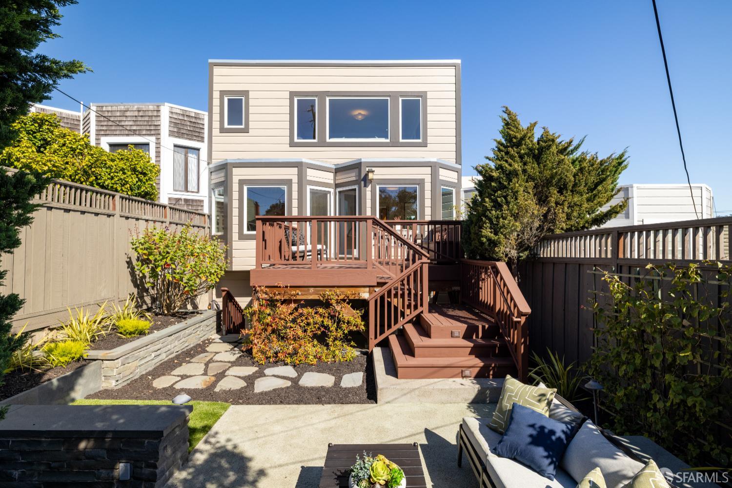 San Francisco, California 94116, United States, 3 Bedrooms Bedrooms, ,2 BathroomsBathrooms,Residential,Pending,216094