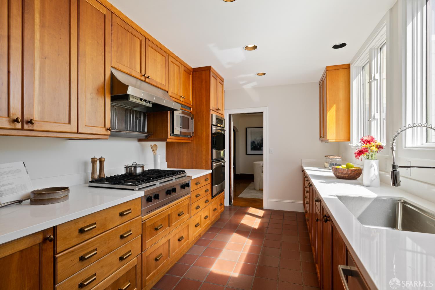 San Francisco, California 94116, United States, 3 Bedrooms Bedrooms, ,2 BathroomsBathrooms,Residential,Pending,216094