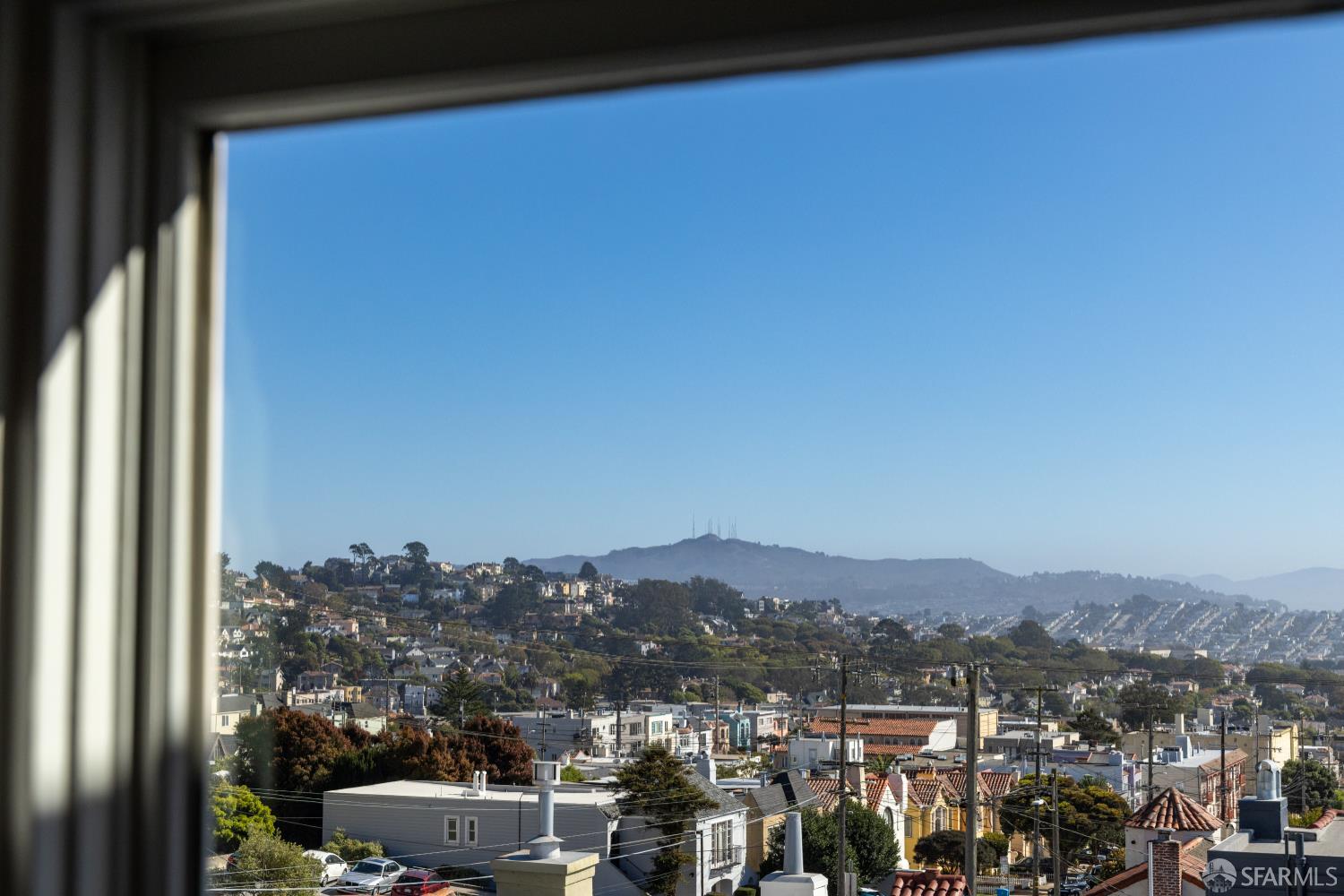 San Francisco, California 94116, United States, 3 Bedrooms Bedrooms, ,2 BathroomsBathrooms,Residential,Pending,216094