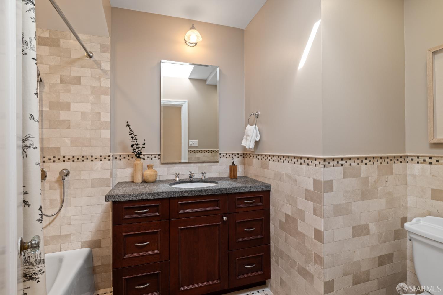 San Francisco, California 94116, United States, 3 Bedrooms Bedrooms, ,2 BathroomsBathrooms,Residential,Pending,216094