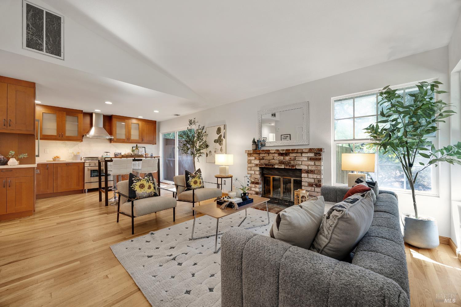 339 W Thomson Avenue