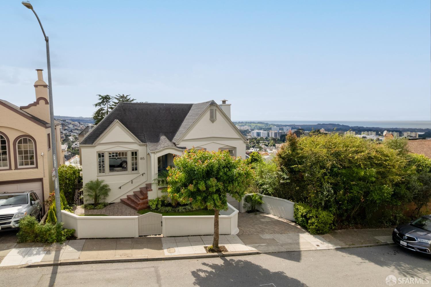 San Francisco, California 94127, United States, 4 Bedrooms Bedrooms, ,3 BathroomsBathrooms,Residential,Active,228637