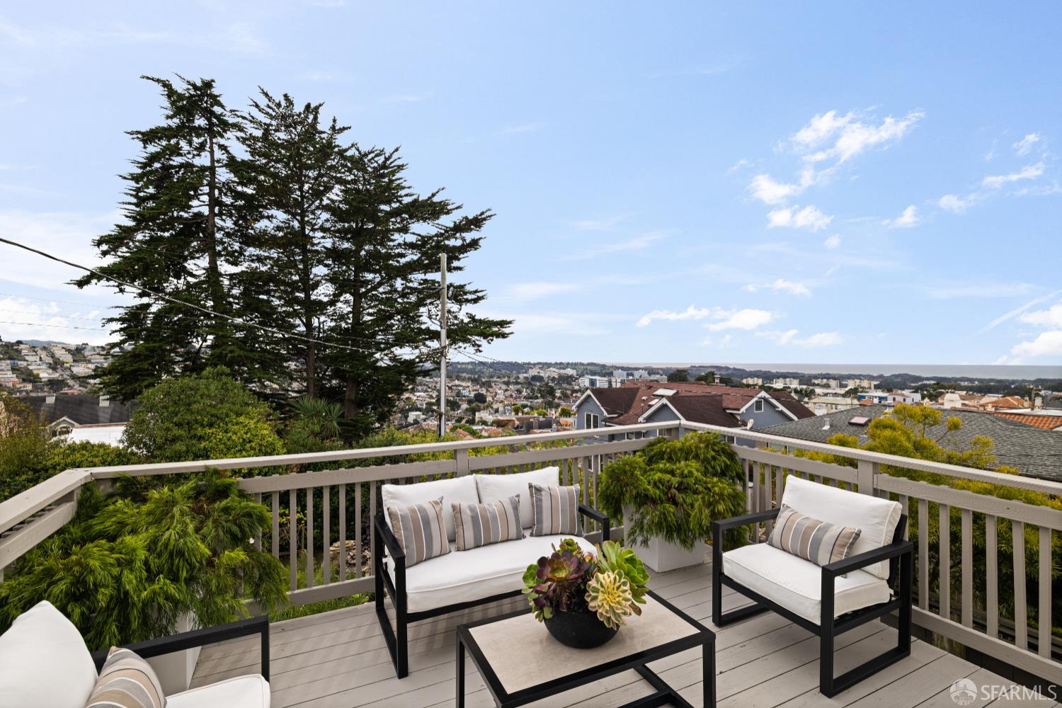 San Francisco, California 94127, United States, 4 Bedrooms Bedrooms, ,3 BathroomsBathrooms,Residential,Active,228637