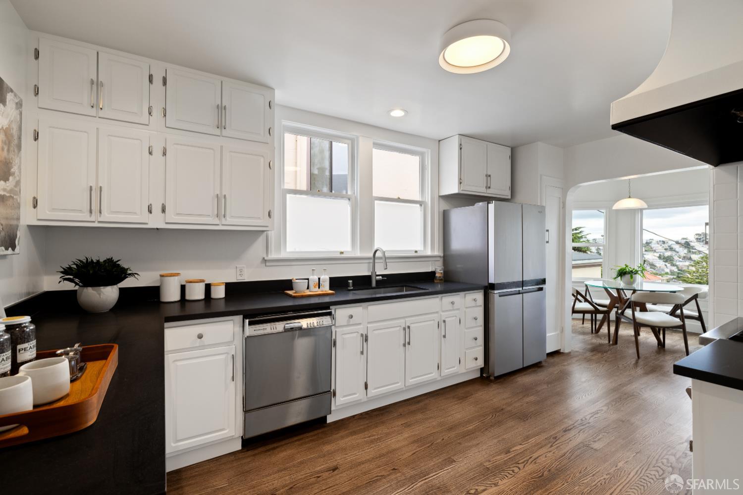 San Francisco, California 94127, United States, 4 Bedrooms Bedrooms, ,3 BathroomsBathrooms,Residential,Active,228637