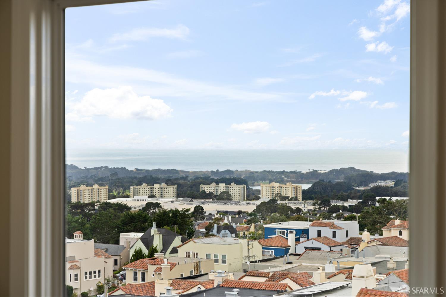 San Francisco, California 94127, United States, 4 Bedrooms Bedrooms, ,3 BathroomsBathrooms,Residential,Active,228637