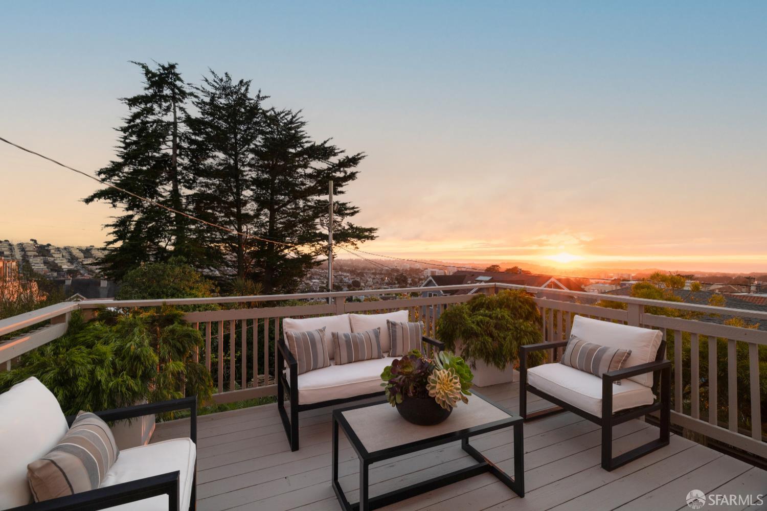 San Francisco, California 94127, United States, 4 Bedrooms Bedrooms, ,3 BathroomsBathrooms,Residential,Active,228637