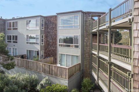 55 Red Rock Way Unit 201, San Francisco, CA 94131 - #: 424008221