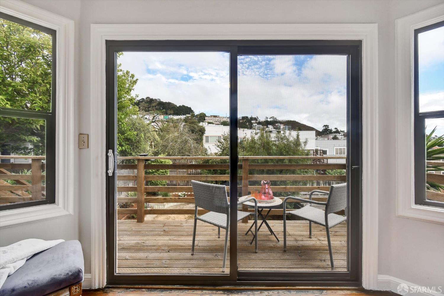 San Francisco, California 94116, United States, 4 Bedrooms Bedrooms, ,3 BathroomsBathrooms,Residential,Active,221103