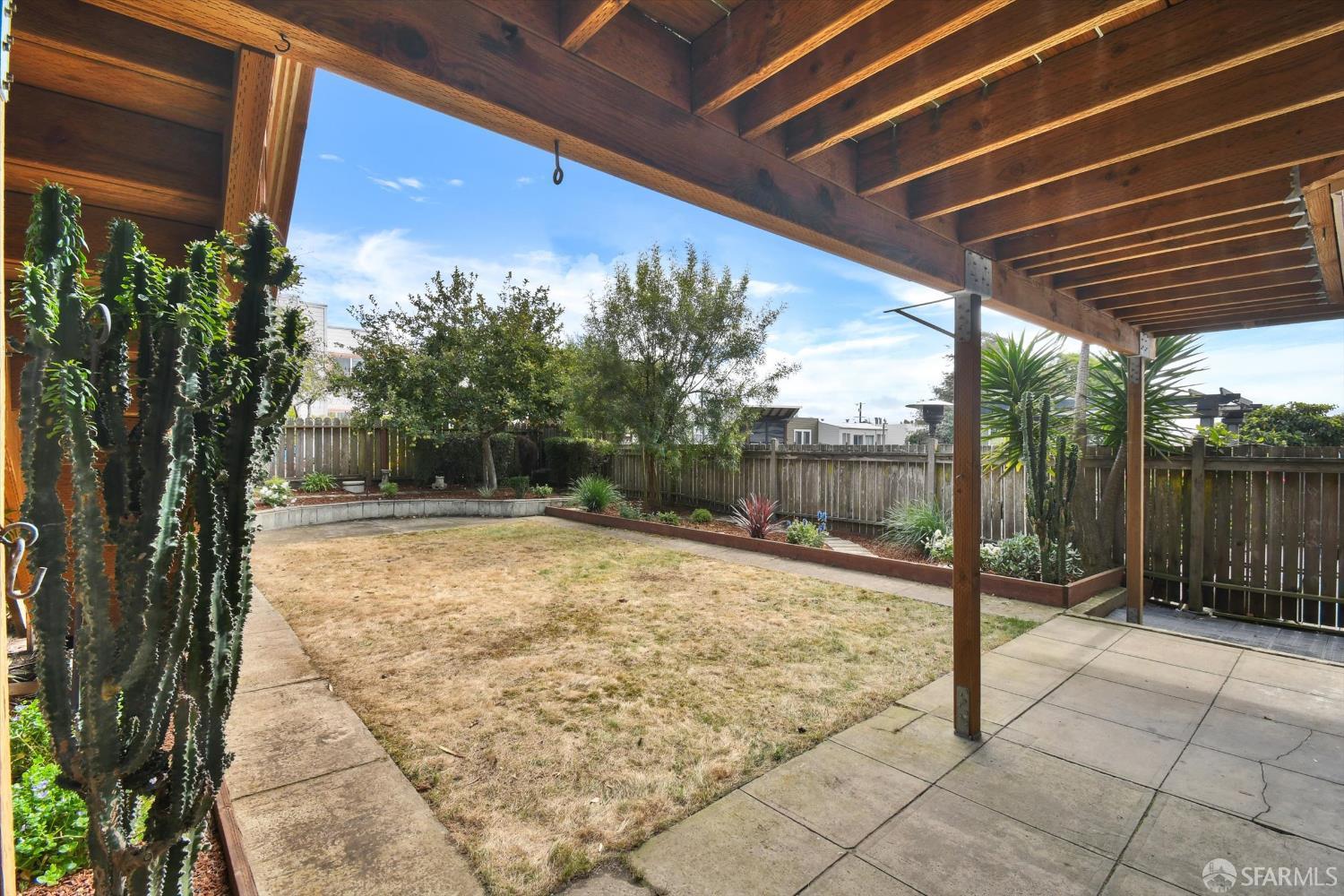 San Francisco, California 94116, United States, 4 Bedrooms Bedrooms, ,3 BathroomsBathrooms,Residential,Active,221103