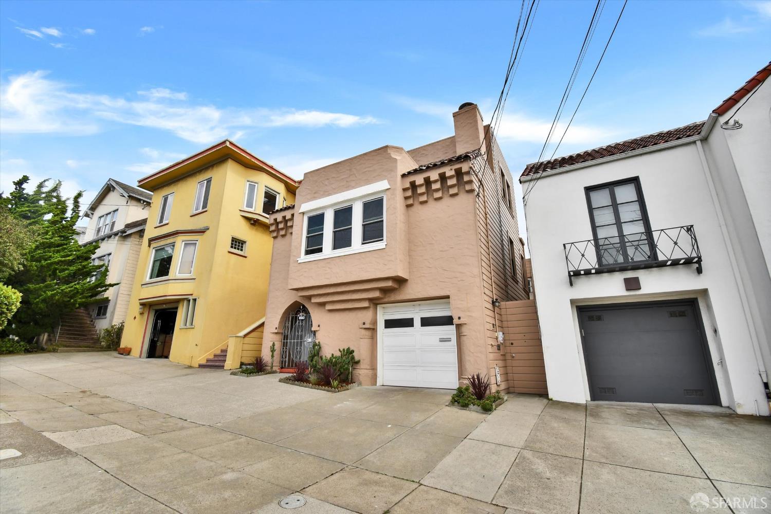 San Francisco, California 94116, United States, 4 Bedrooms Bedrooms, ,3 BathroomsBathrooms,Residential,Active,221103