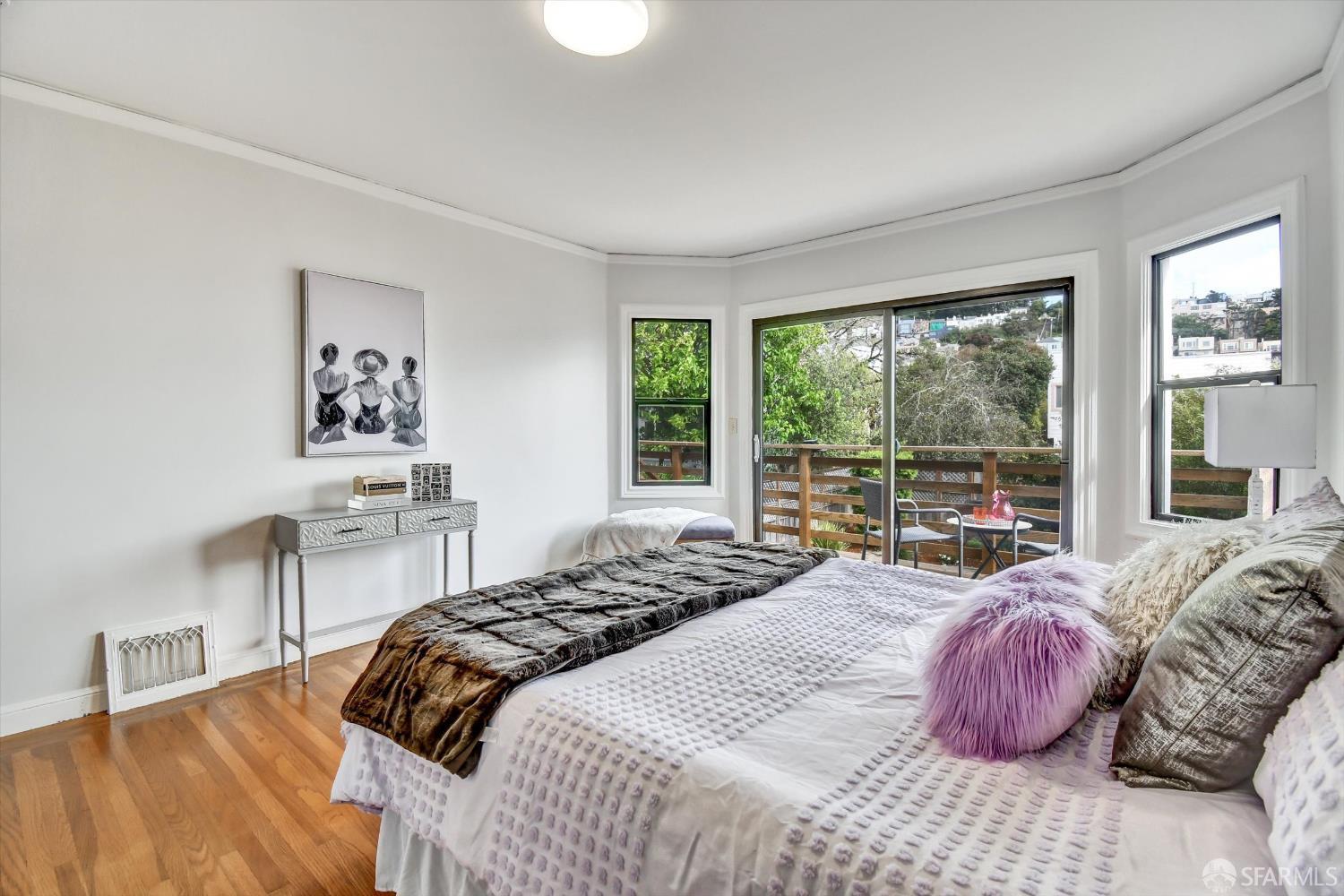 San Francisco, California 94116, United States, 4 Bedrooms Bedrooms, ,3 BathroomsBathrooms,Residential,Active,221103