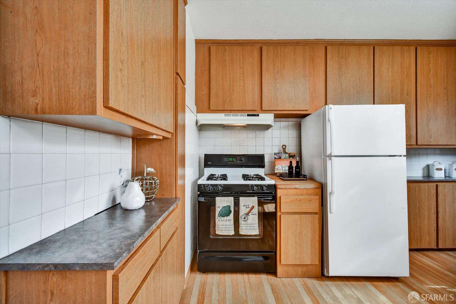 San Francisco, California 94116, United States, 4 Bedrooms Bedrooms, ,3 BathroomsBathrooms,Residential,Active,221103