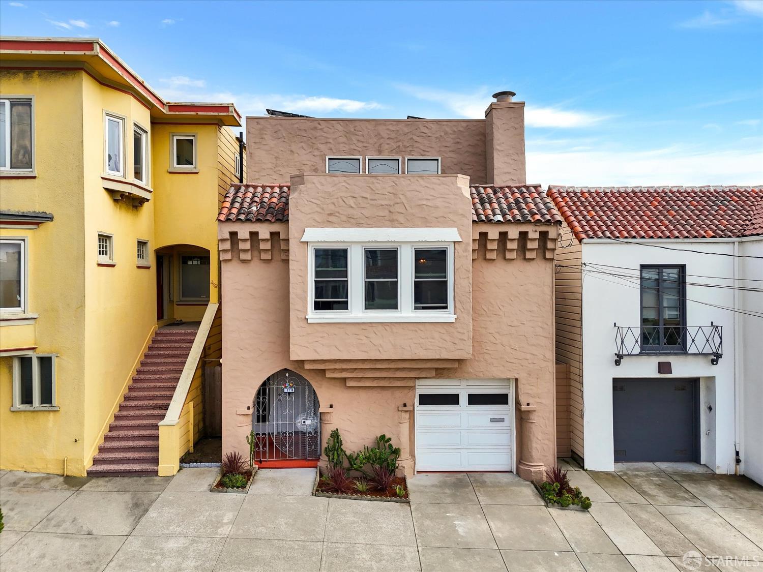 San Francisco, California 94116, United States, 4 Bedrooms Bedrooms, ,3 BathroomsBathrooms,Residential,Active,221103