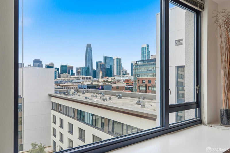 250 King Street 958