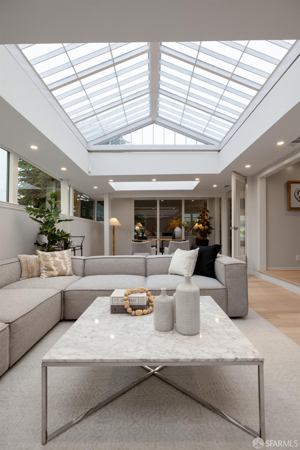 San Francisco, California 94132, United States, 4 Bedrooms Bedrooms, ,3 BathroomsBathrooms,Residential,Active,166018