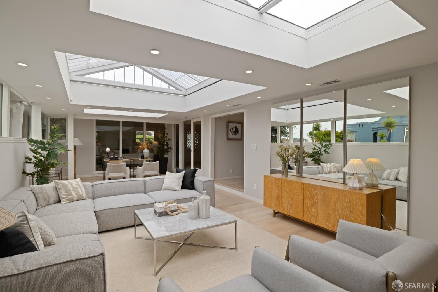 San Francisco, California 94132, United States, 4 Bedrooms Bedrooms, ,3 BathroomsBathrooms,Residential,Active,166018