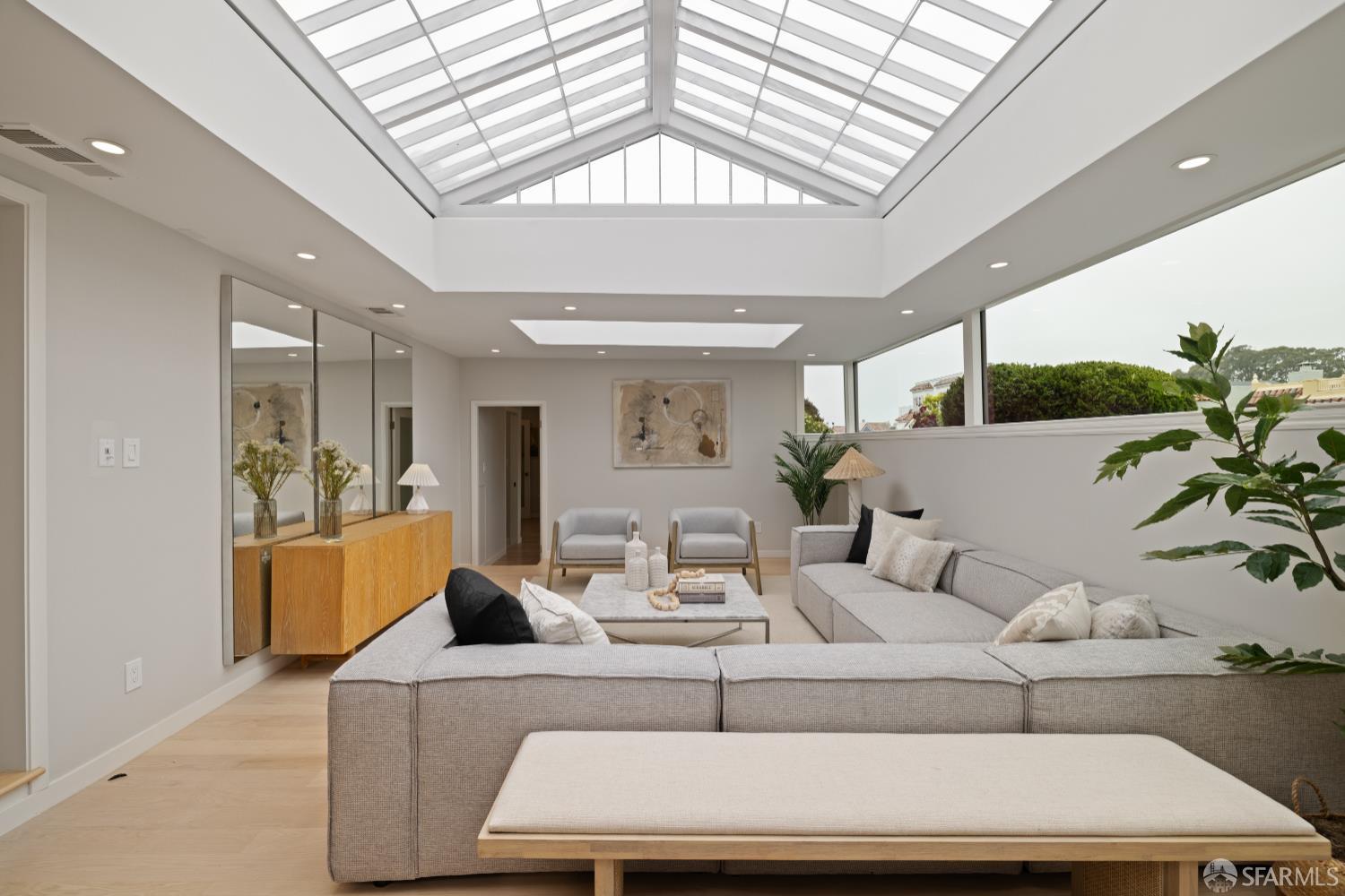 San Francisco, California 94132, United States, 4 Bedrooms Bedrooms, ,3 BathroomsBathrooms,Residential,Active,166018