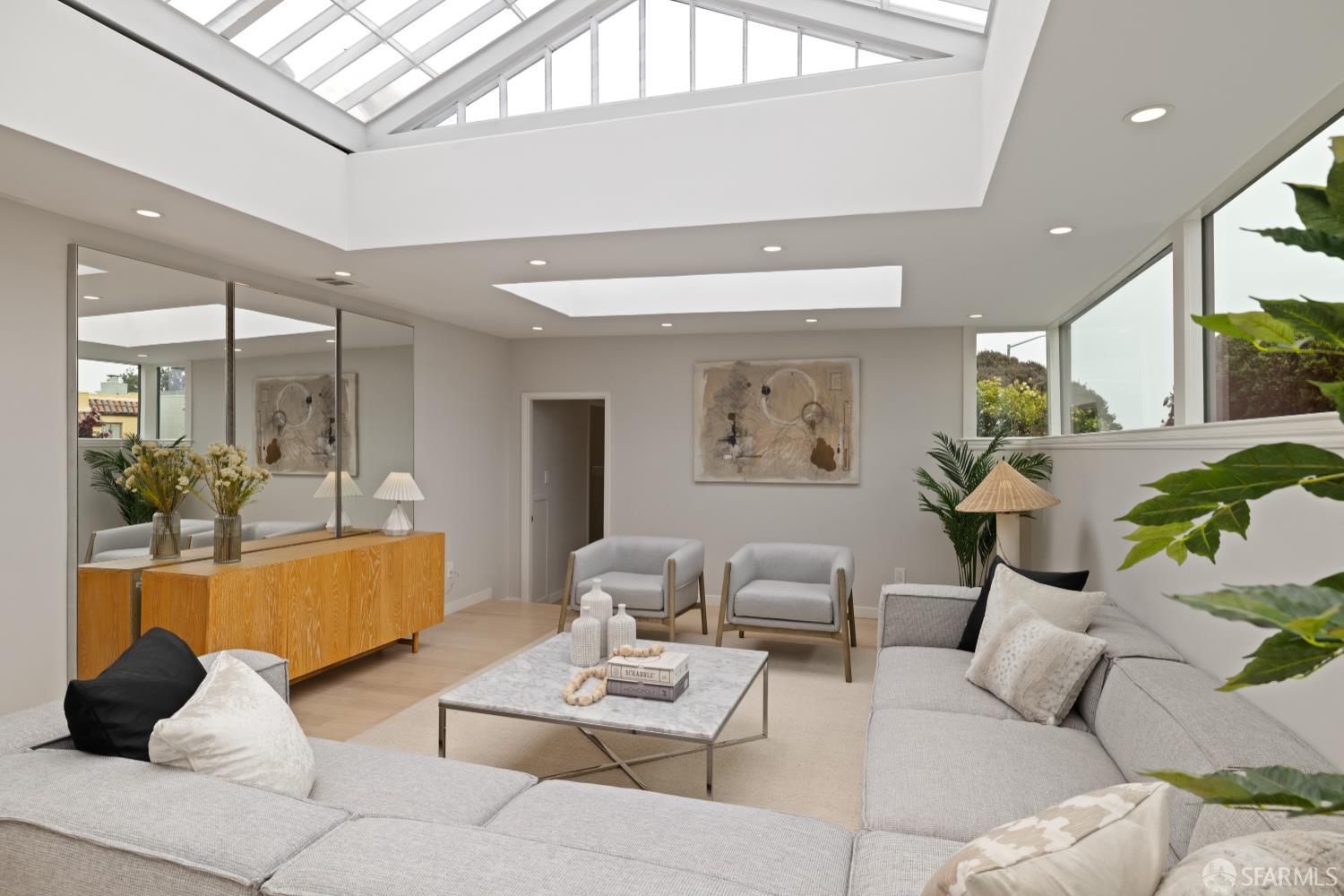 San Francisco, California 94132, United States, 4 Bedrooms Bedrooms, ,3 BathroomsBathrooms,Residential,Active,166018