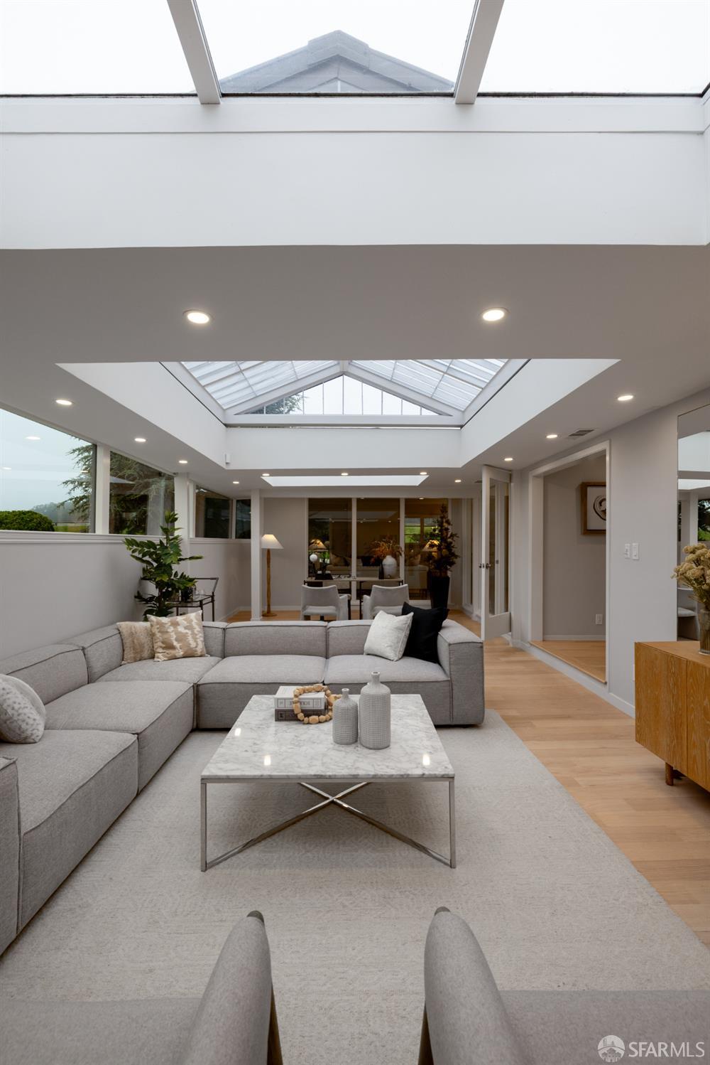 San Francisco, California 94132, United States, 4 Bedrooms Bedrooms, ,3 BathroomsBathrooms,Residential,Active,166018