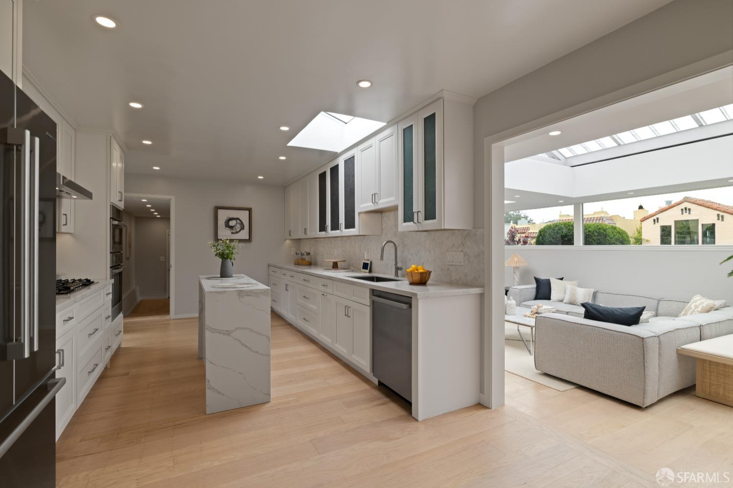 San Francisco, California 94132, United States, 4 Bedrooms Bedrooms, ,3 BathroomsBathrooms,Residential,Active,166018