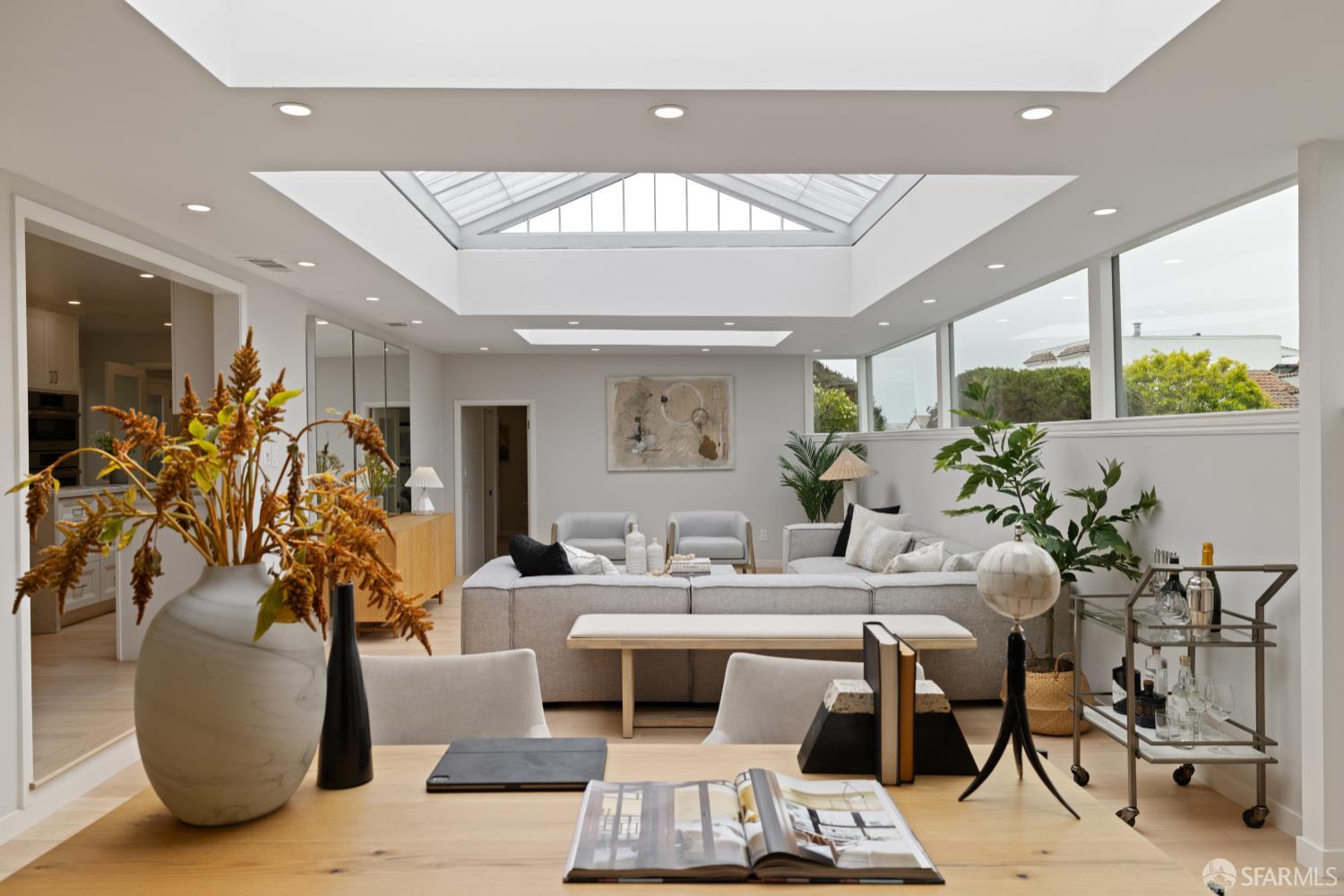 San Francisco, California 94132, United States, 4 Bedrooms Bedrooms, ,3 BathroomsBathrooms,Residential,Active,166018